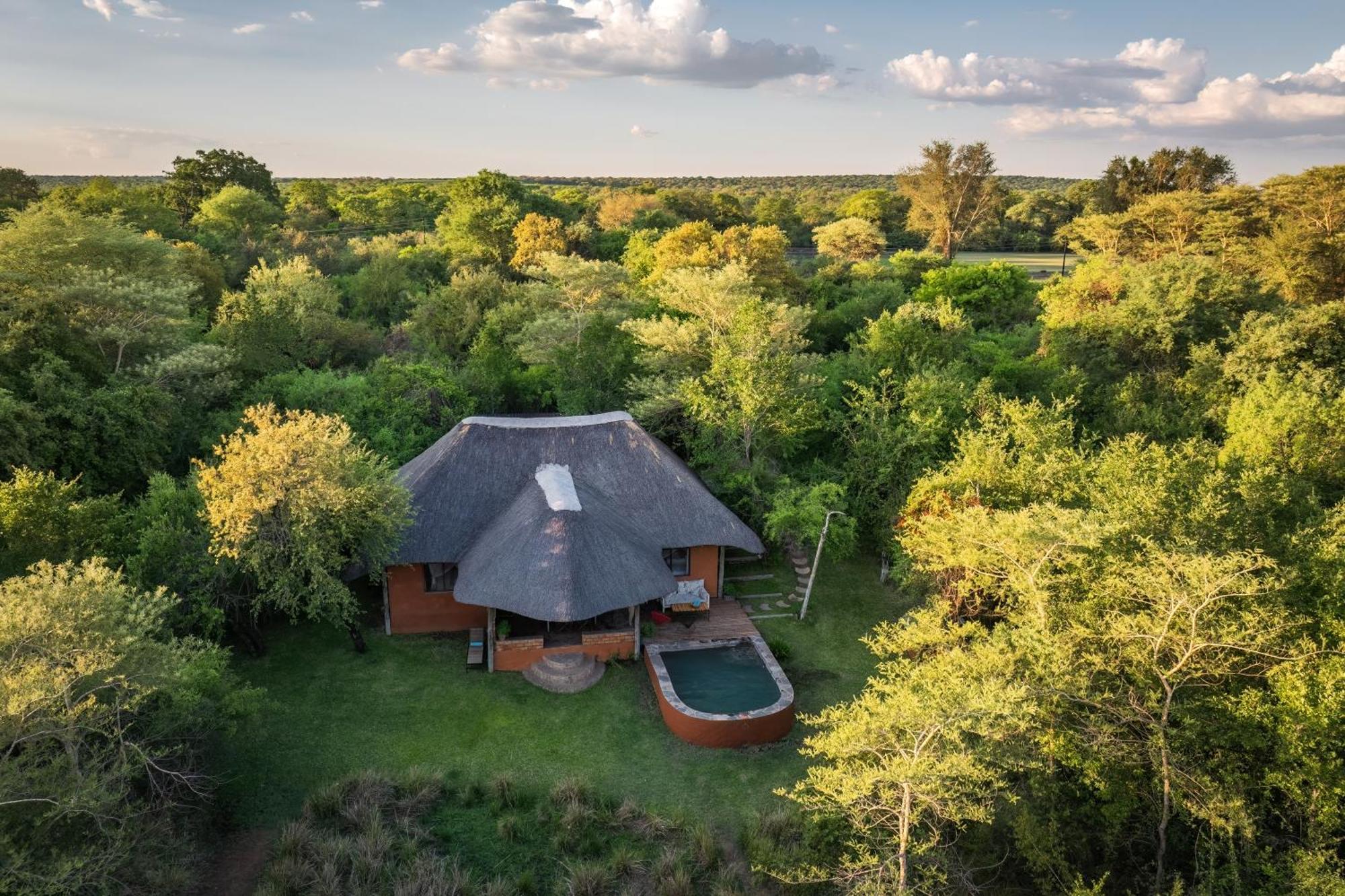 Chundukwa River Lodge - Self Catering House Ливингстън Екстериор снимка